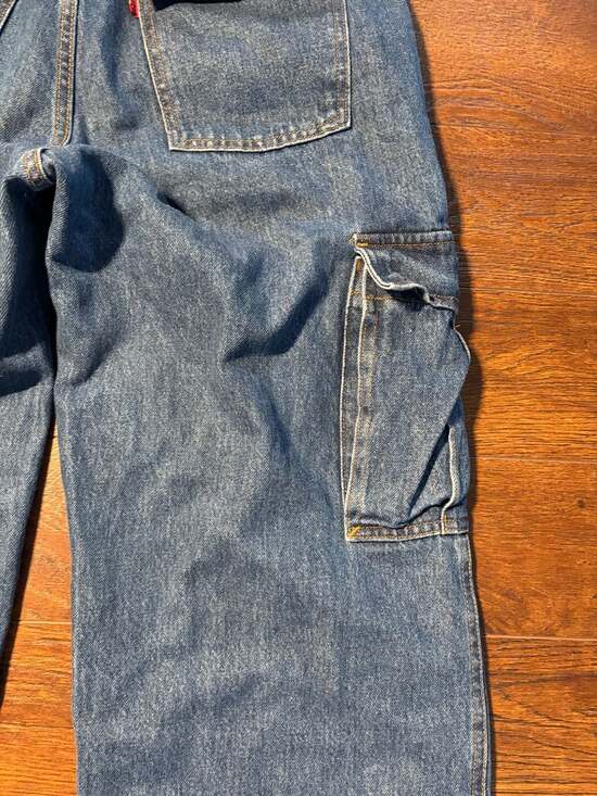 Levi's 94’ Baggy Cargo Jeans - Picture 8 of 11